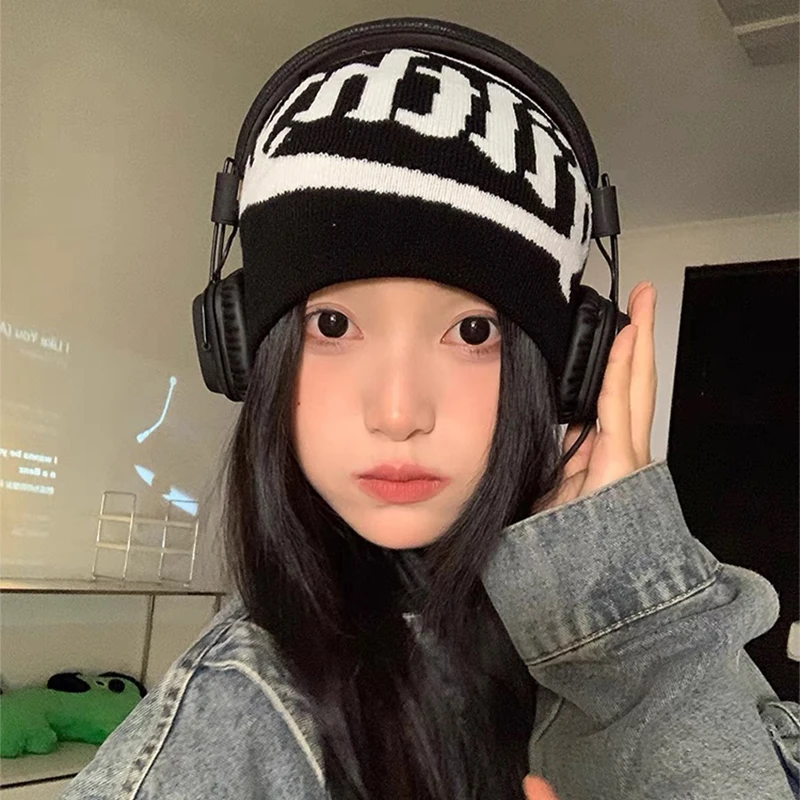 Фото Autumn and Winter New Unisex European Style Letter Knitted Hats Warm Hip Hop Versatile Street Beanies Outdoor Fashion Skate Rap №3