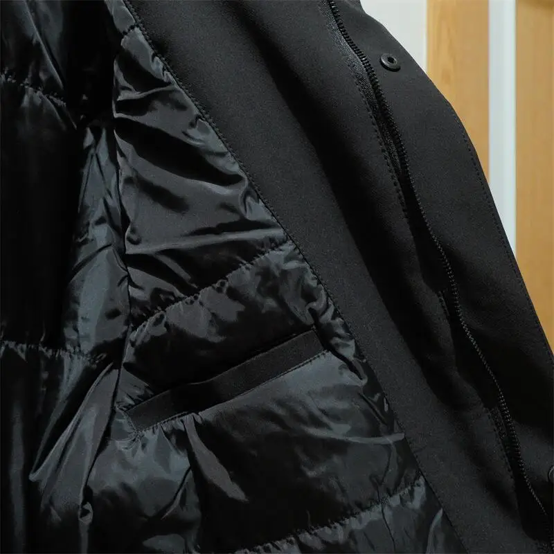 Зимняя куртка из технической ткани с капюшоном и длинными рукавами на молнии