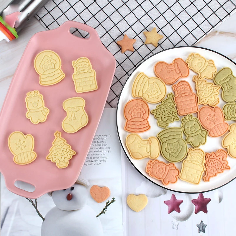 

6Pcs Christmas 3D Biscuit Mold Cookie Cutter Cute Elk Wreath Santa Claus Gift Sock Tree Pressable Stamped Embossed Baking Mold
