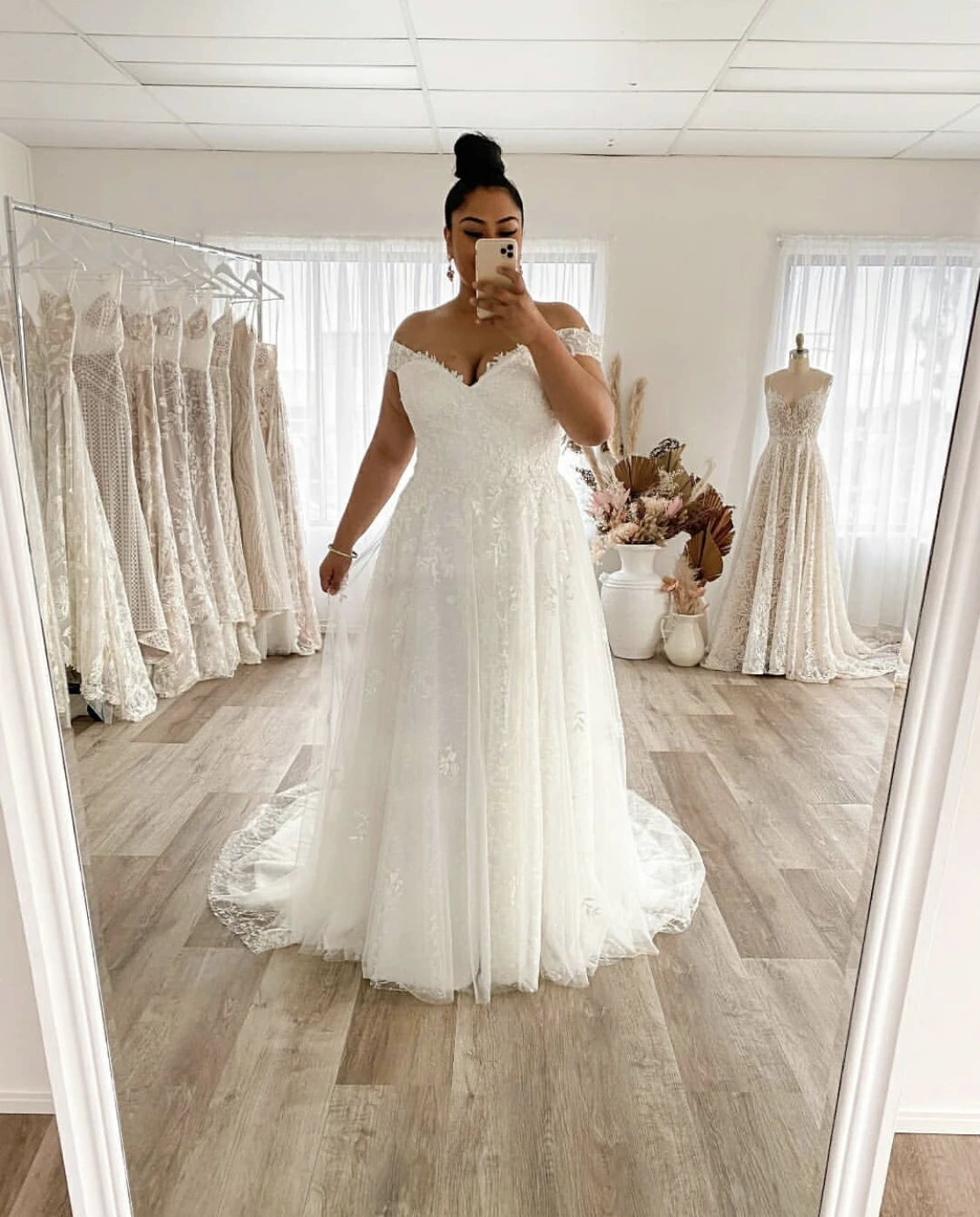 

On Zhu Plus Size Princess Wedding Dress A-Line Lace Applique Tulle Robe De Mariée vestidos de novia para boda por la iglesia