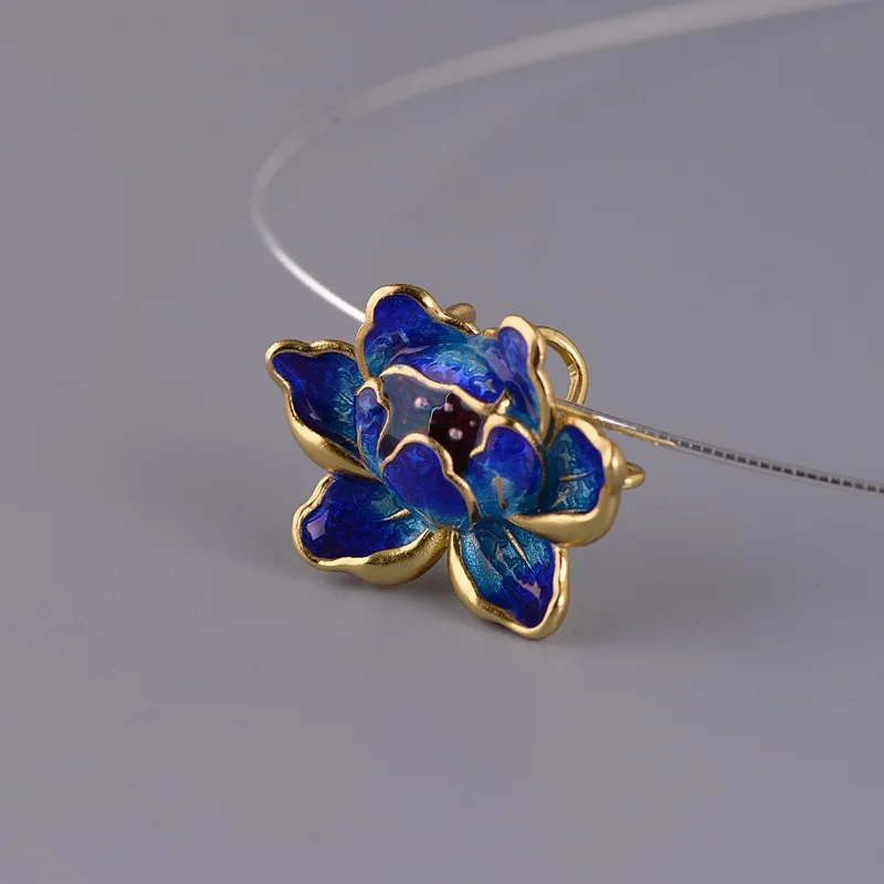 

Кулон из серебра 925 пробы в виде лотоса