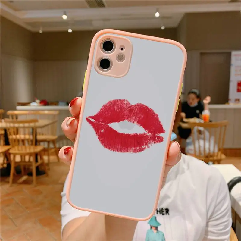 Чехол для телефона YNDFCNB прозрачный матовый ударопрочный чехол iPhone X XR XS 7 8 Plus 11 12 13