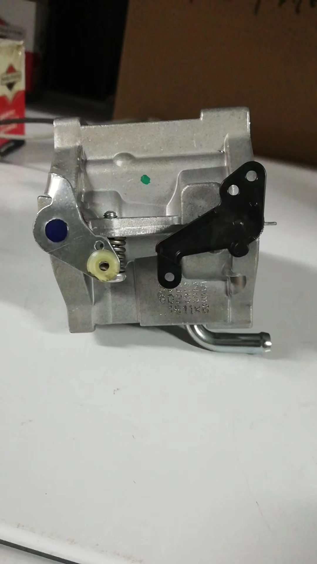 592225 деталь двигателя карбюратора BRIGGS STRATTON