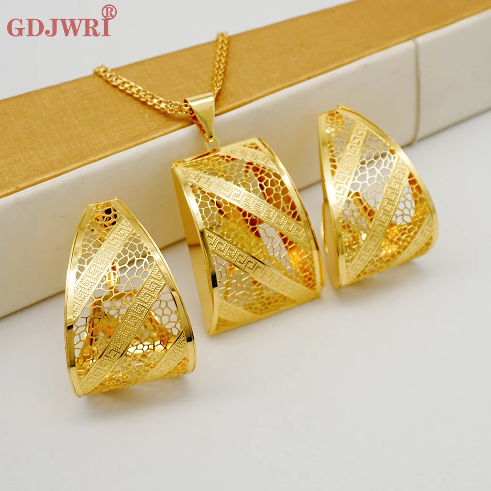 

Fashion Dubai Gold Color Jewelry Sets Copper Simple Classic Earrings Pendent Necklace For Women Daily Wear Party Wedding Gifts
