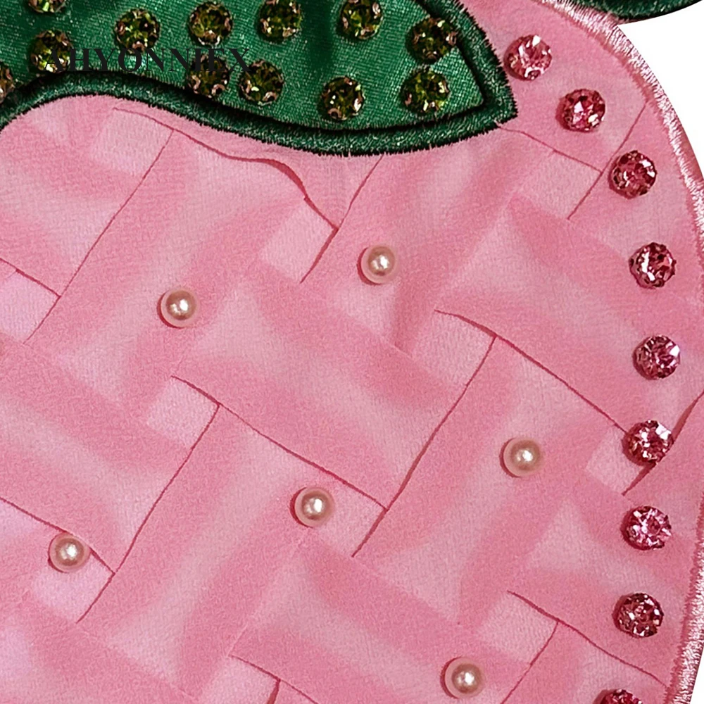 Украшение для одежды украшенное бусинами в виде клубники 21 см X 26