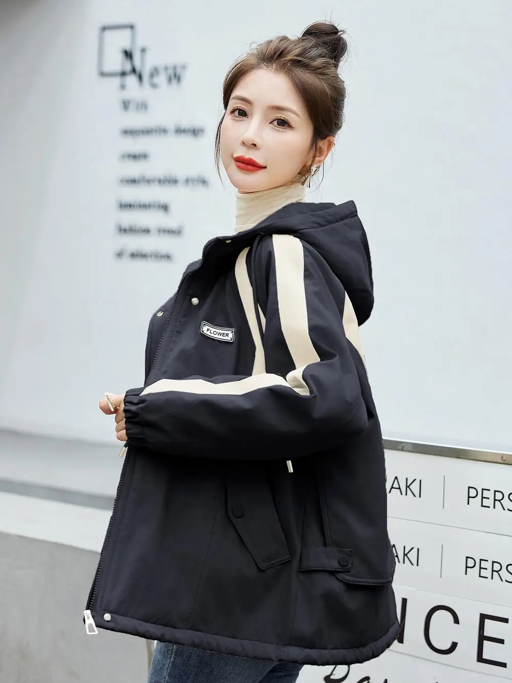 Женская куртка на хлопковой подкладке новинка зимы 2024 свободная по цвету