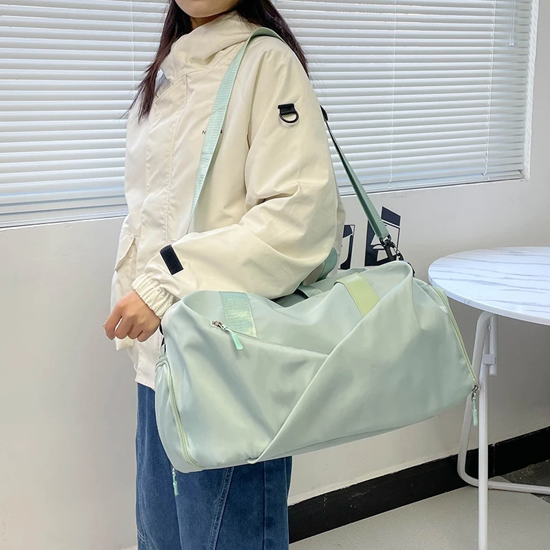 New Sports And Fitness Bag Cross-Slung Travel Bag Large Capacity Training Dry And Wet Separation Clothes Storage Handbag M617