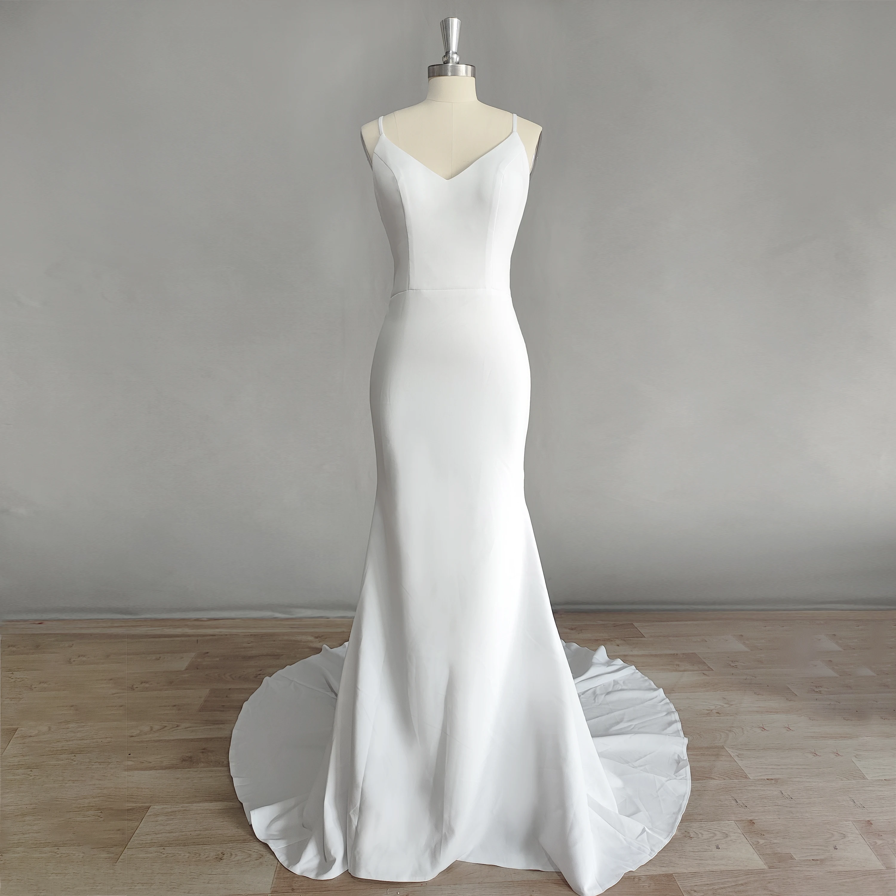 Женское свадебное платье с V-образным