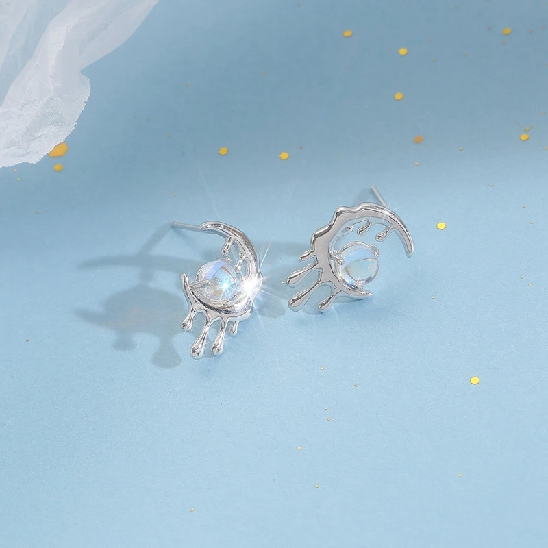 

Женские серьги-гвоздики в виде Луны, из серебра 925 пробы