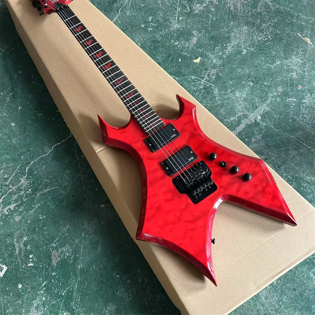 Фото Месть красный стеганый кленовый верх электрогитара Floyd Rose тремоло Китай EMG звукосниматели 9 В батарейный отсек №3