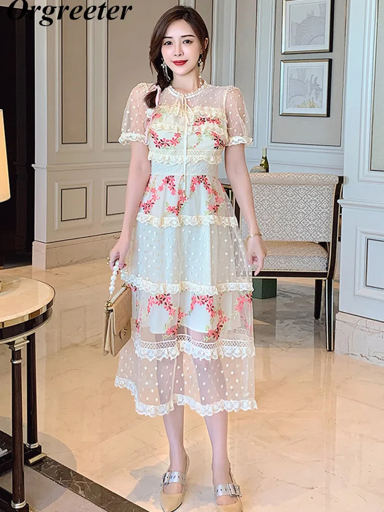 

Женское длинное платье с рукавами-фонариками, с вышивкой