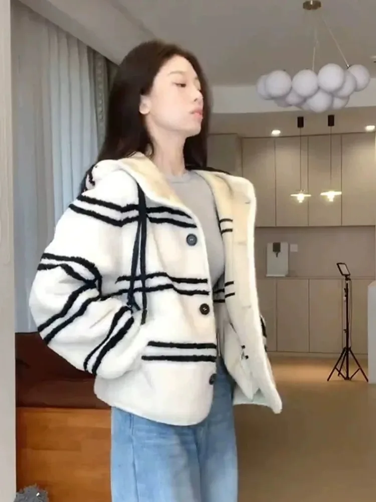 Белая изящная верхняя одежда из овечьей шерсти для женщин осень 2023 новое