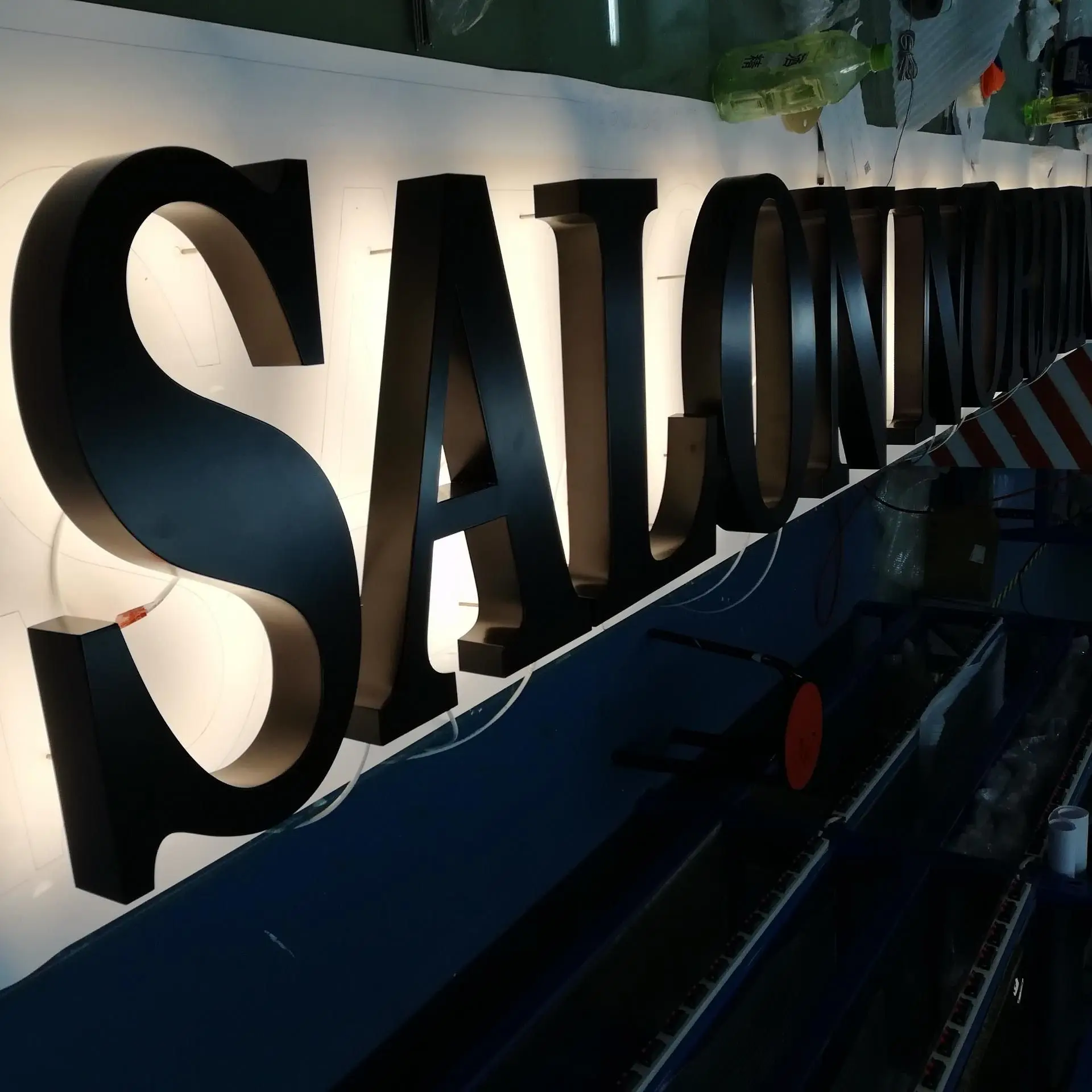 Недорогая светодиодная 3d Водонепроницаемая металлическая буквенная Вывеска на