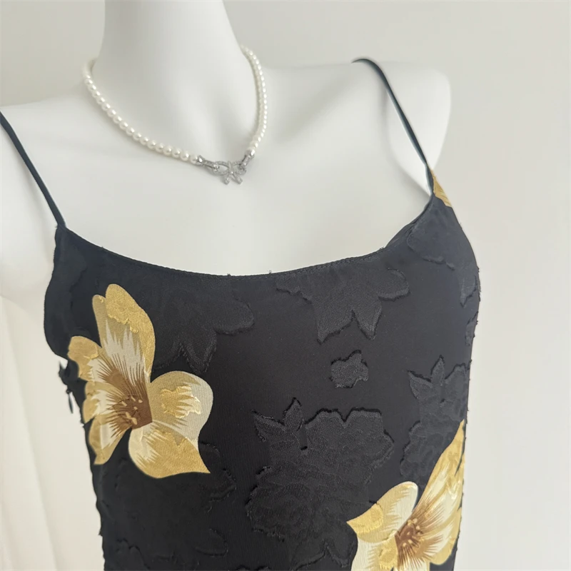 Женское ТРАПЕЦИЕВИДНОЕ платье без рукавов черное готическое с цветочным принтом