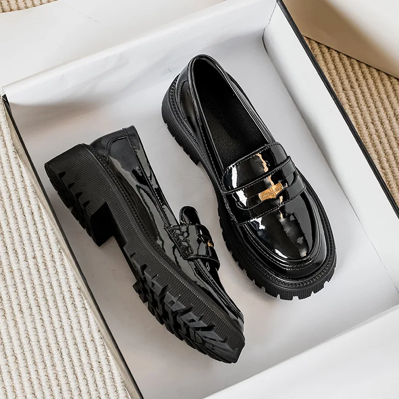 2023 New Women's Loafers British Style Thick Bottom Round Head Retro Small Gold Coin Decoration Black Small Leather Shoes