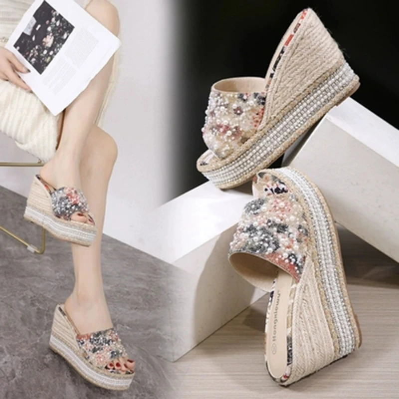 

2022 Summer New French Girls' Pearl Color Matching Straw Plaited Wedge Slippers