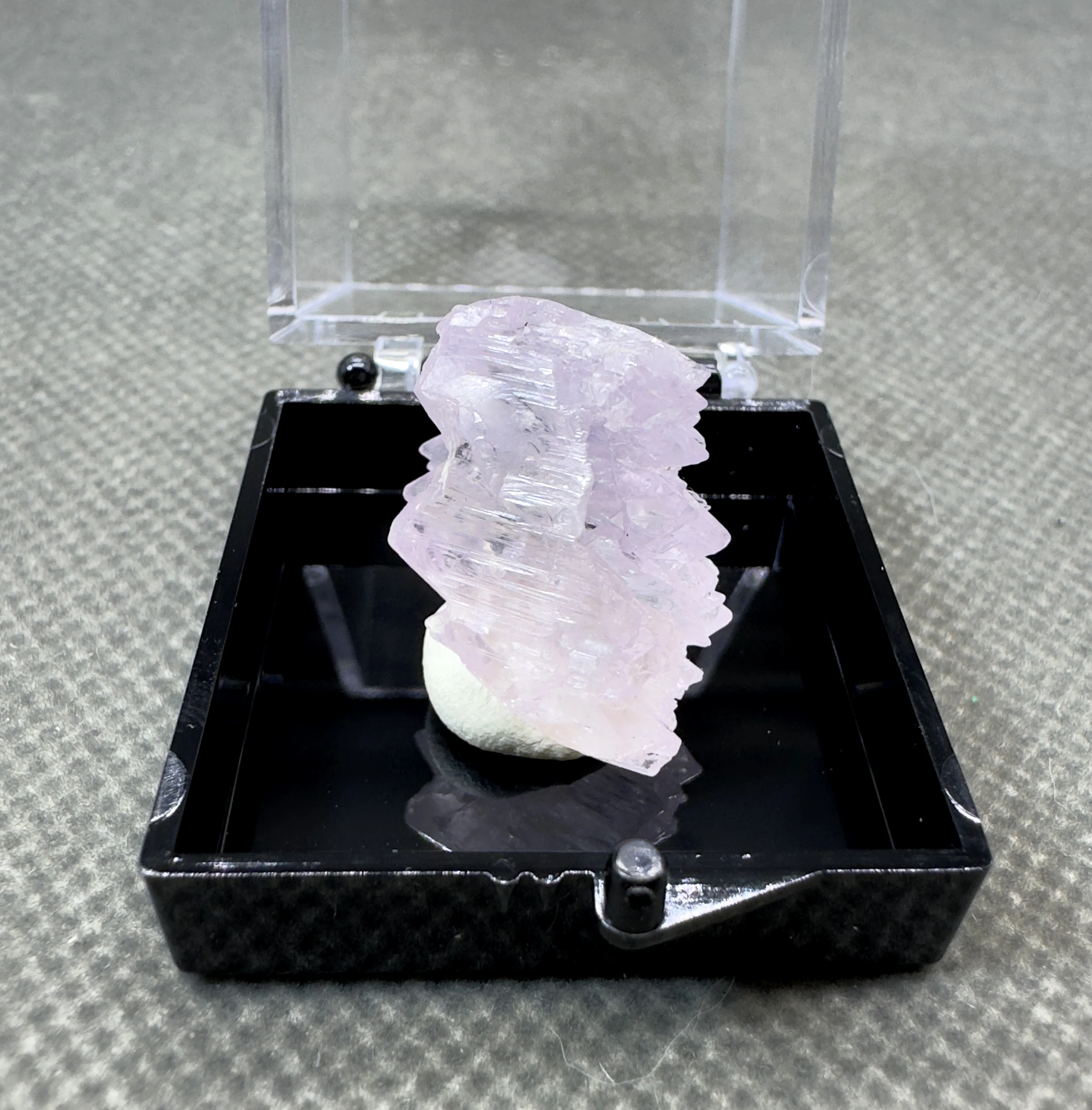 

Камень Кундзит Спокумен 3.4 см QIANCHUAN