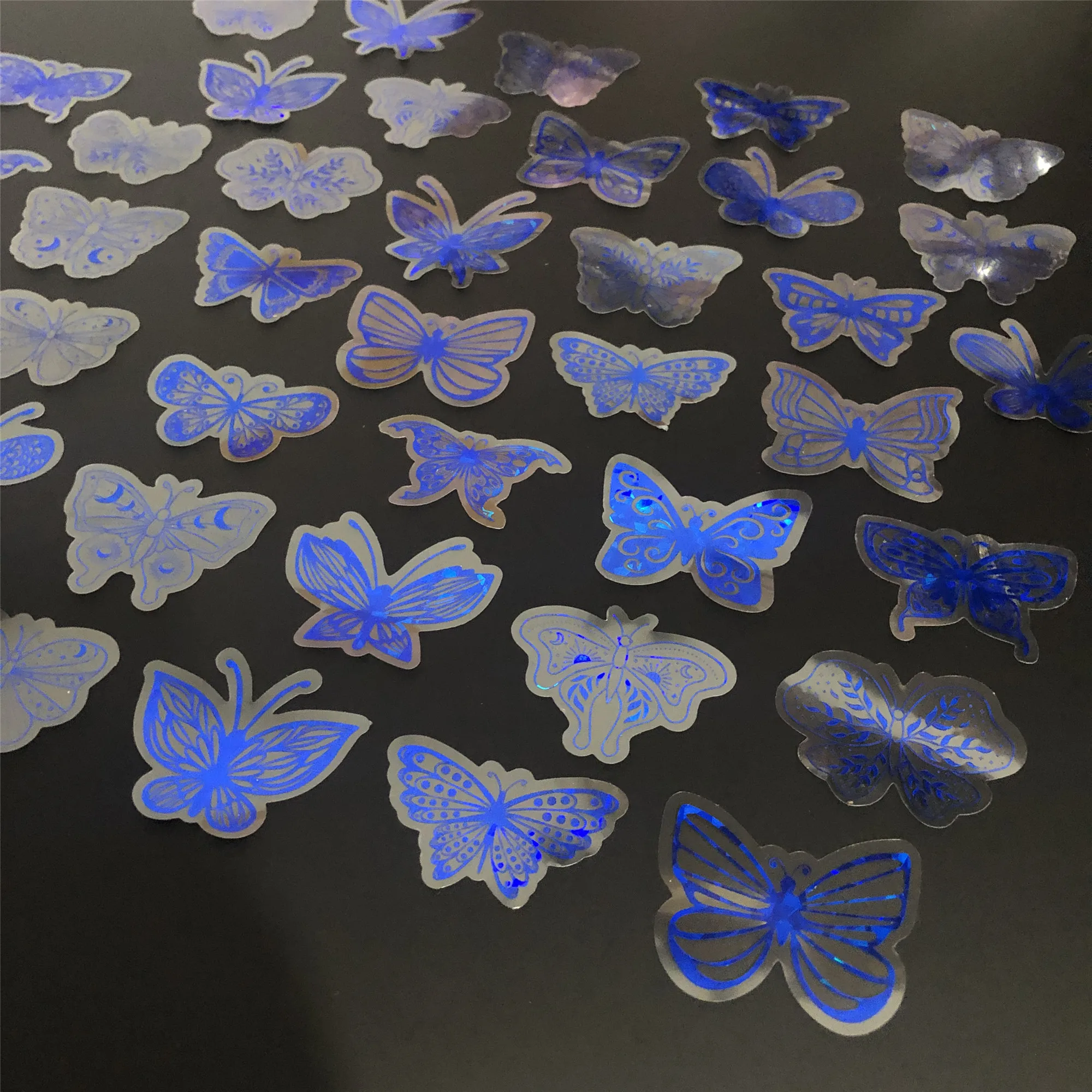 20 упаковок уникальных темно-синих наклеек с бабочками - прозрачный клей для