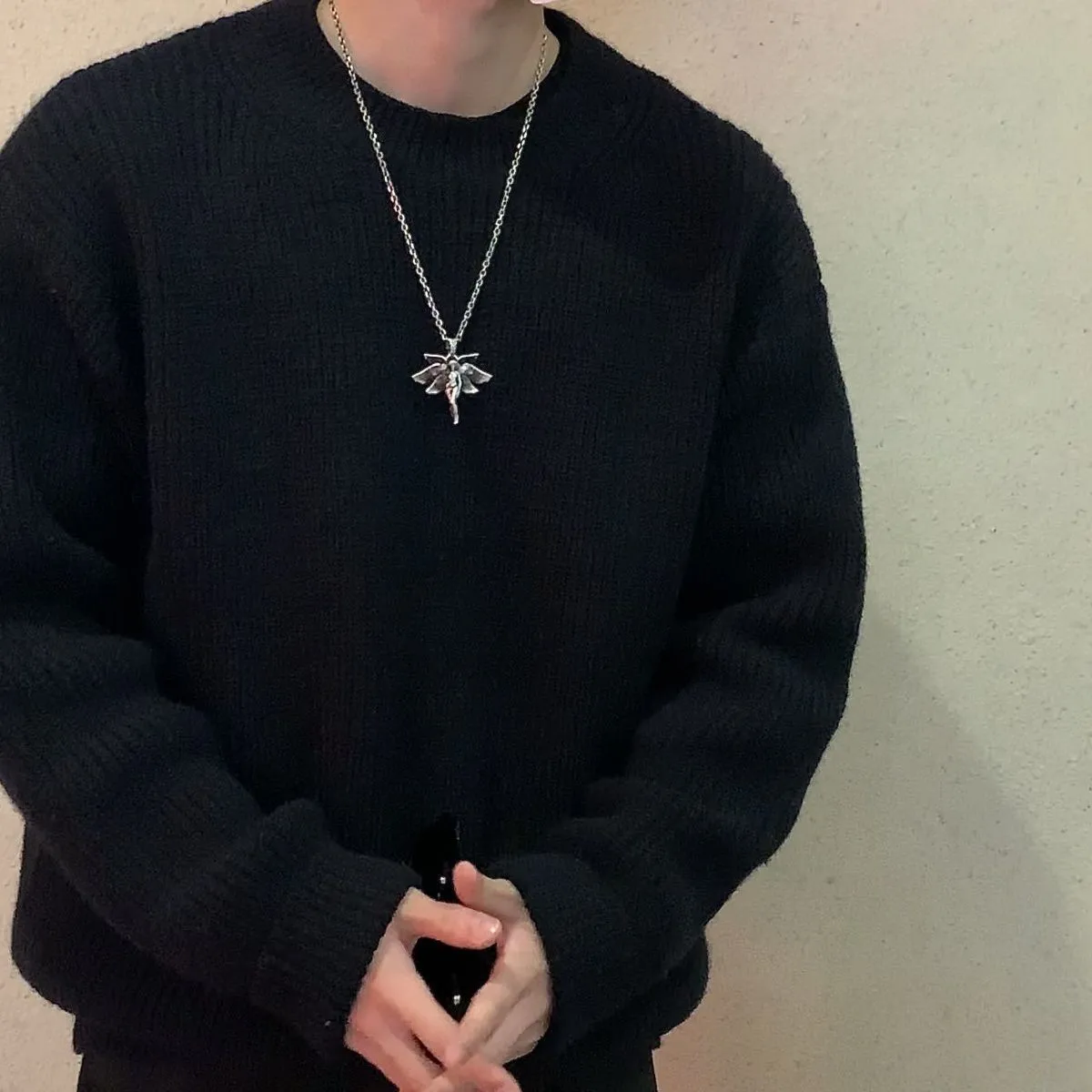 Винтажное ожерелье с кулоном Серафима серебряного цвета ручной резьбой богини