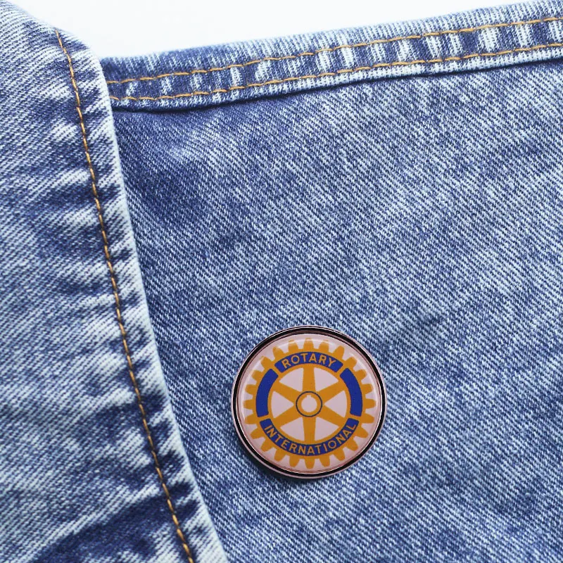 Поворотная эмалированная булавка с международным логотипом X брошь организации