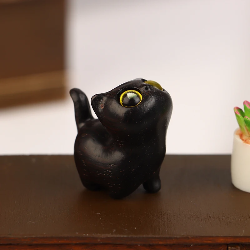 

Деревянные фигурки котов из сандалового дерева