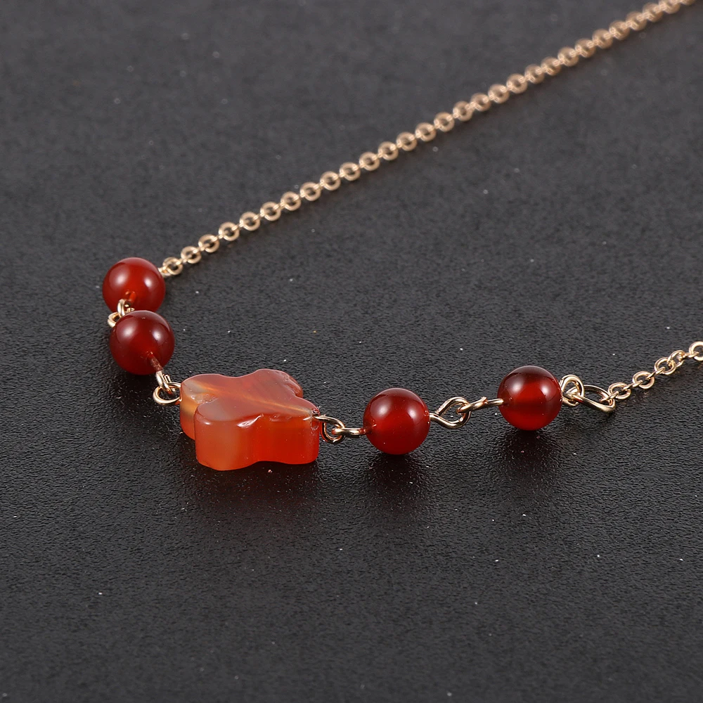 Ожерелье с подвеской из природного камня из турмалина, опала и песчаника на регулируемой цепочке из сплава с четырехлистным клевером для женщин.