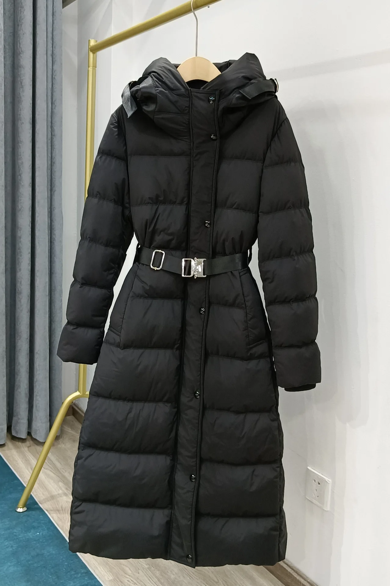 Winter 2022 New European long down jacket women's knee-length lace-up slim slim white eiderdown jacket with thick hat