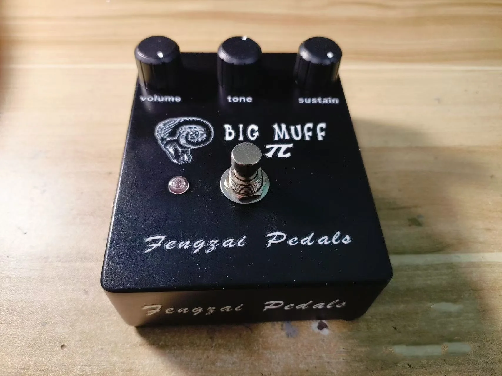 Педаль для гитары LILT BIG MUFF с овечьей головкой