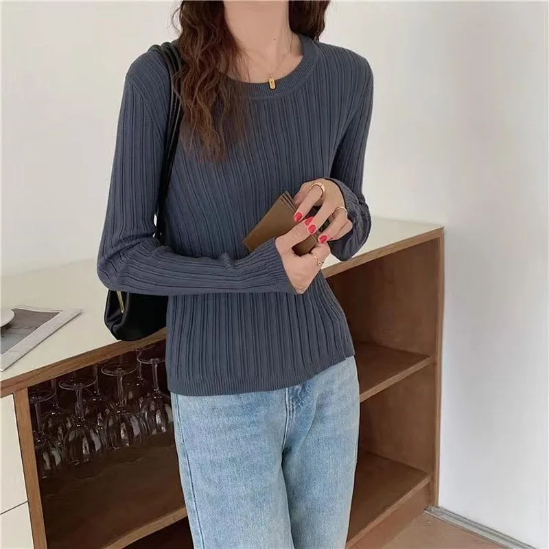 Женский однотонный свитер в корейском стиле с круглым вырезом