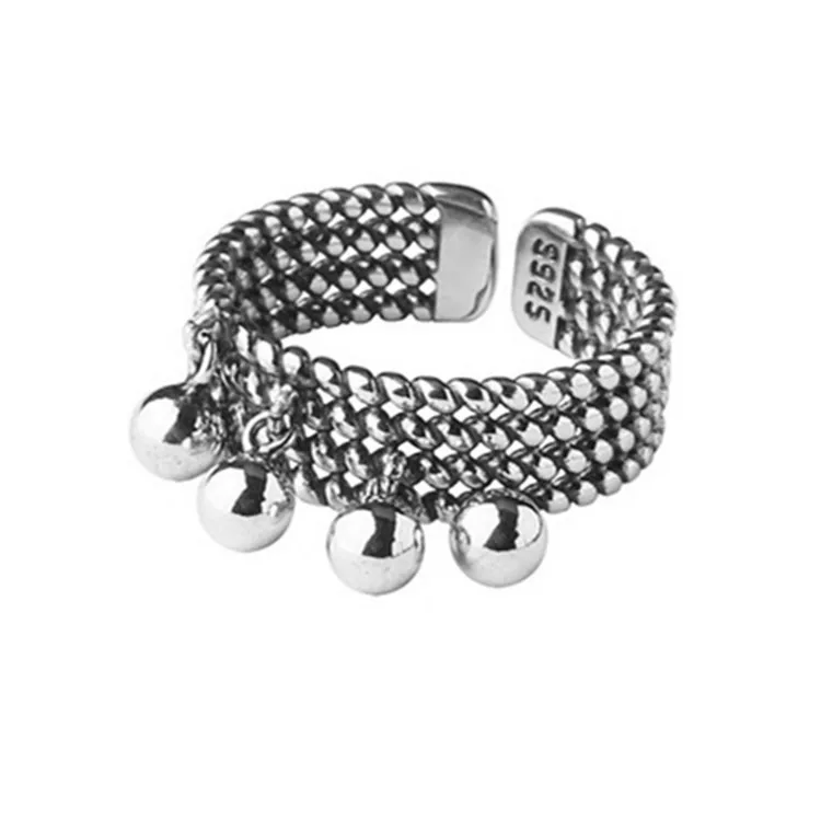 Женское кольцо из серебра 925 пробы с гладкой поверхностью