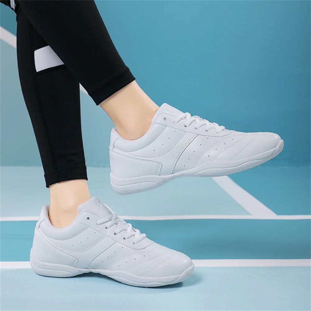 Кроссовки детские для фитнеса и спорта на мягкой подошве