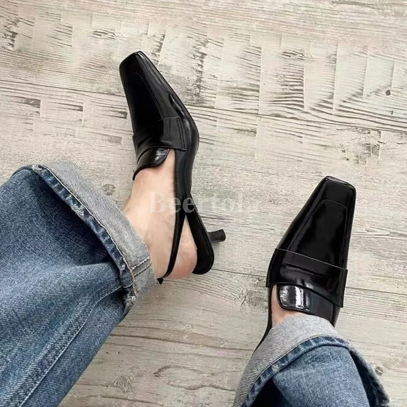 

Женские босоножки на высоком каблуке с квадратным носком и ремешком сзади