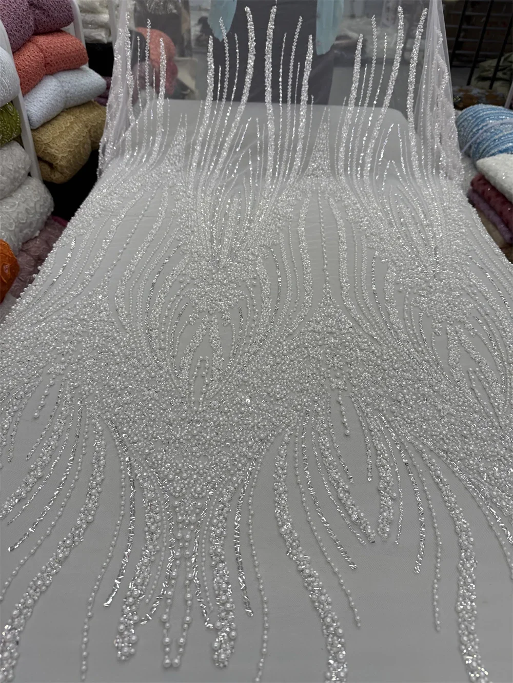 Кружевная ткань SNQP белая с бусинами