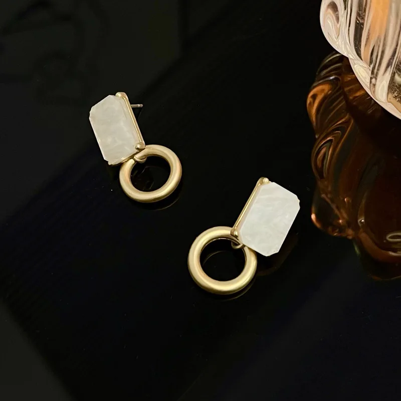 

New Stylish White Korean Earrings Vintage Temperament Geometric Luxury Earrings Indian Jewelry