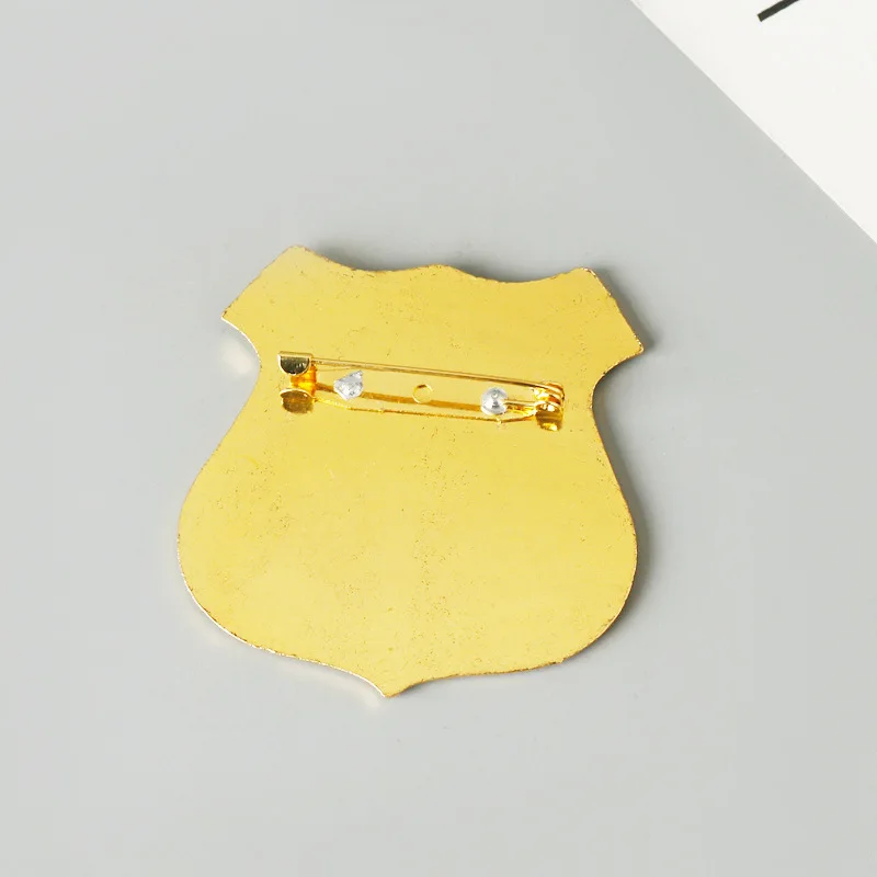 Металлический значок для костюма