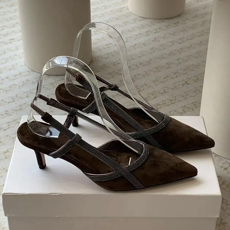 Женские бархатные босоножки из овечьей кожи на среднем каблуке с цепочкой и