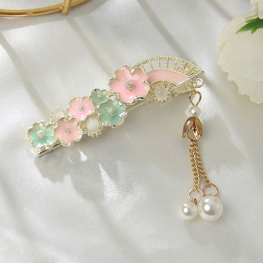 

Korean Elegant Flower Tassel Hair Clips Women Barrettes Sweet Pearl Fan Hairpins Duckbill Clips Braided Hair Clips