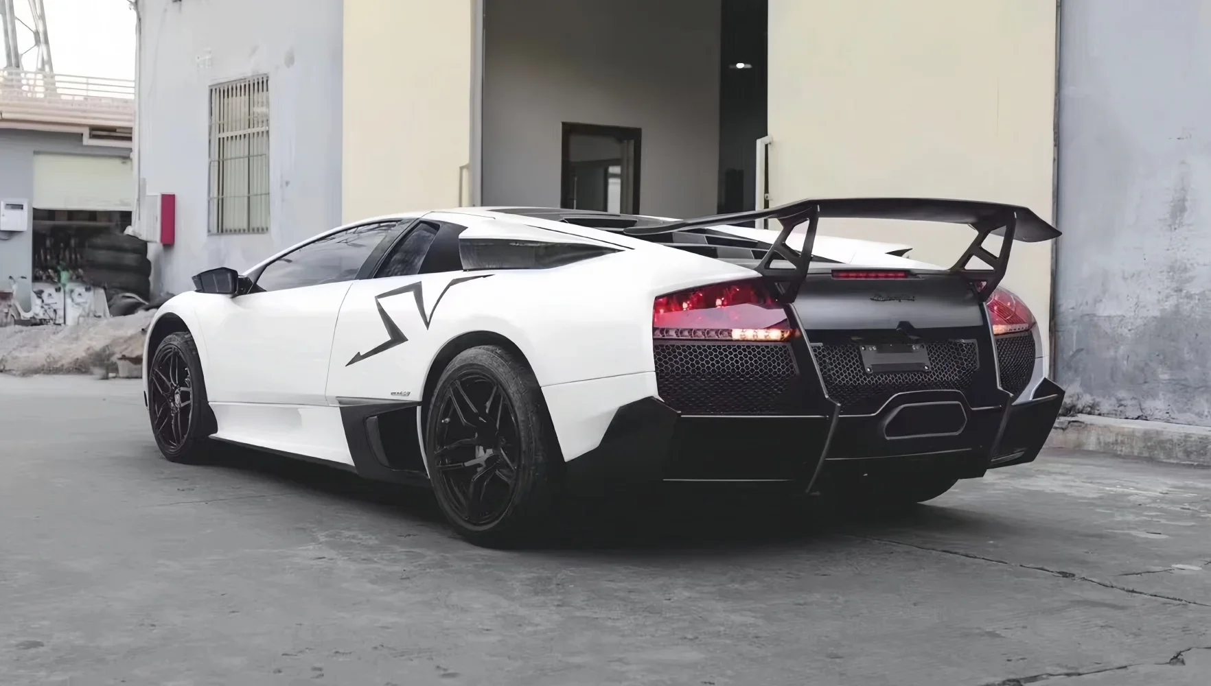 Фото Комплект кузова для обновления LP640 до комплектов кузова LP670 в стиле SV №4