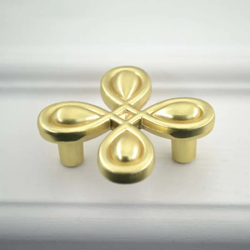 

Four-leaf Clover Cabinet Wardrobe Cabinet Door Double-hole Handle Simple European Light Luxury Zinc Alloy Small Drawer Knobs