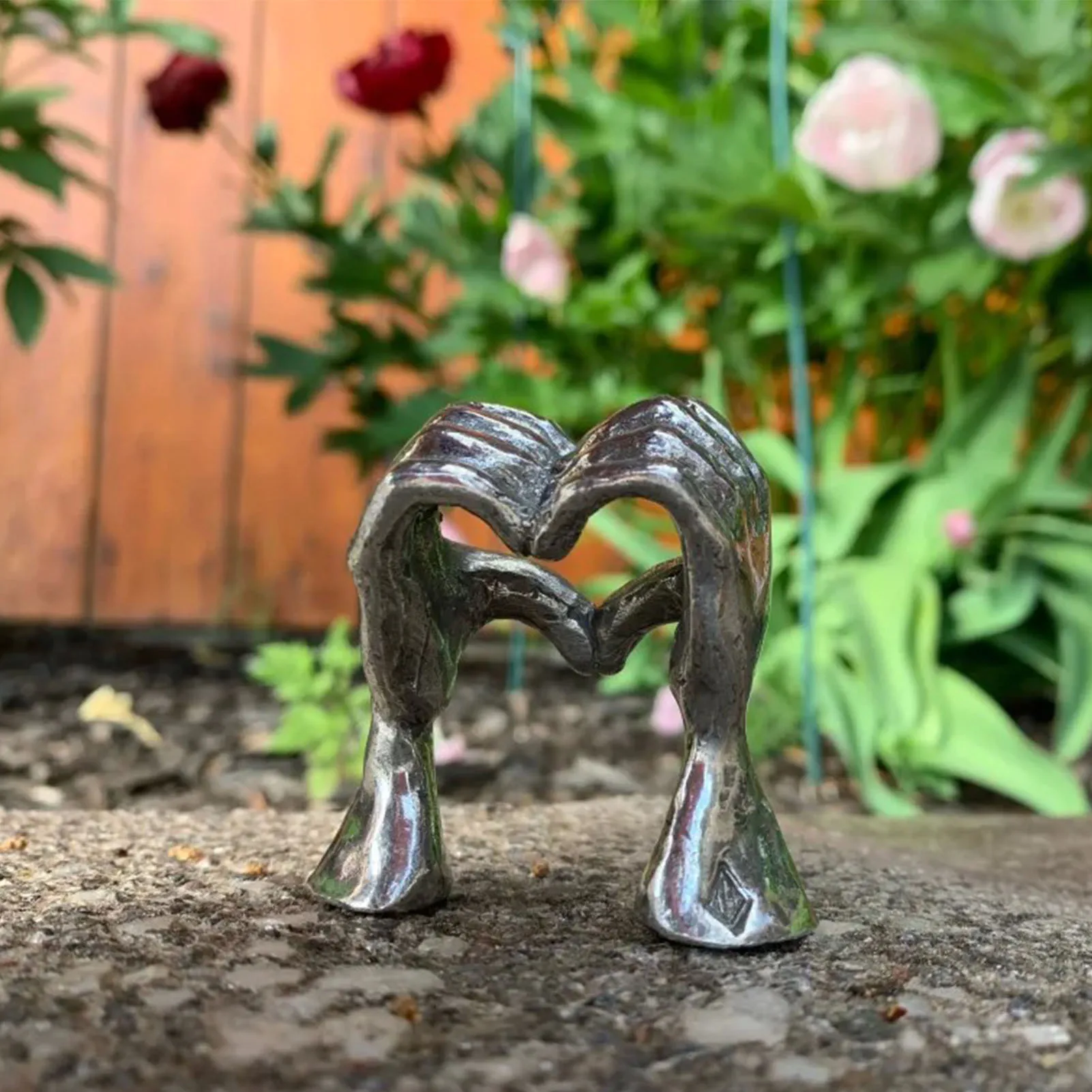 

Nordic Style Heart Gesture Sculpture Resin Abstract Hand Love Statue Figurines Wedding Home Living Room Desktop Ornaments