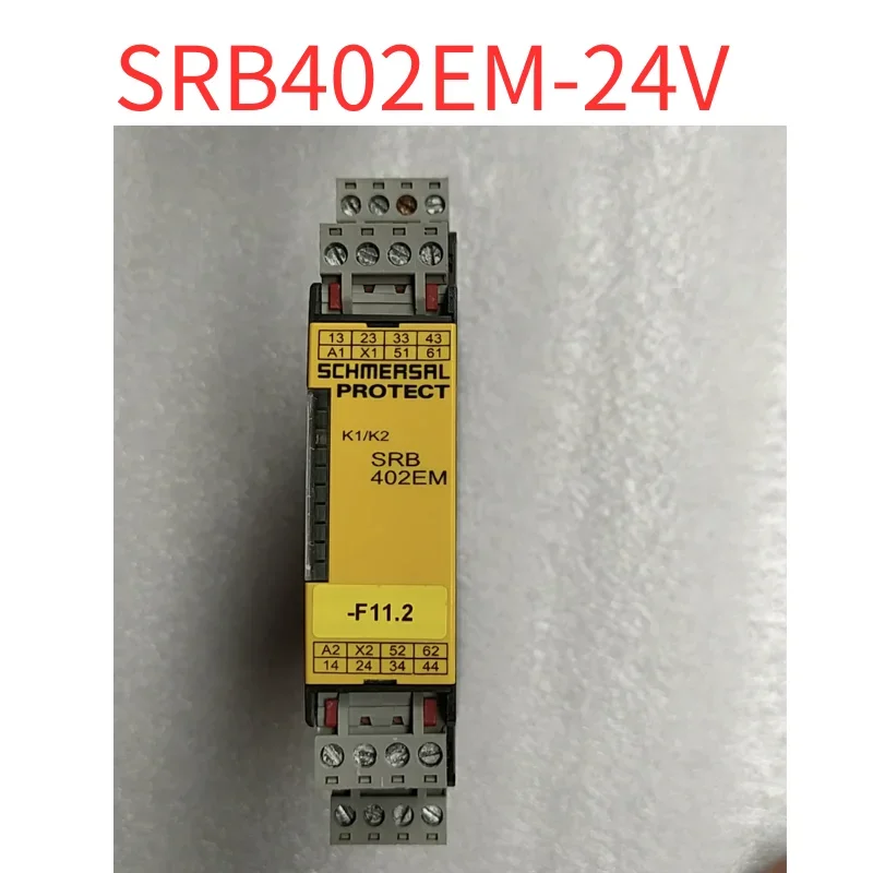 Б/у реле безопасности SRB 402EM SRB402EM-24V Тест в порядке