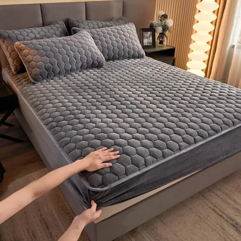 

Milk velvet bed Fitted sheet winter Solid color thickened warm Mattress anti-slip cover Pillowcase 3PCS Bed sheet protector