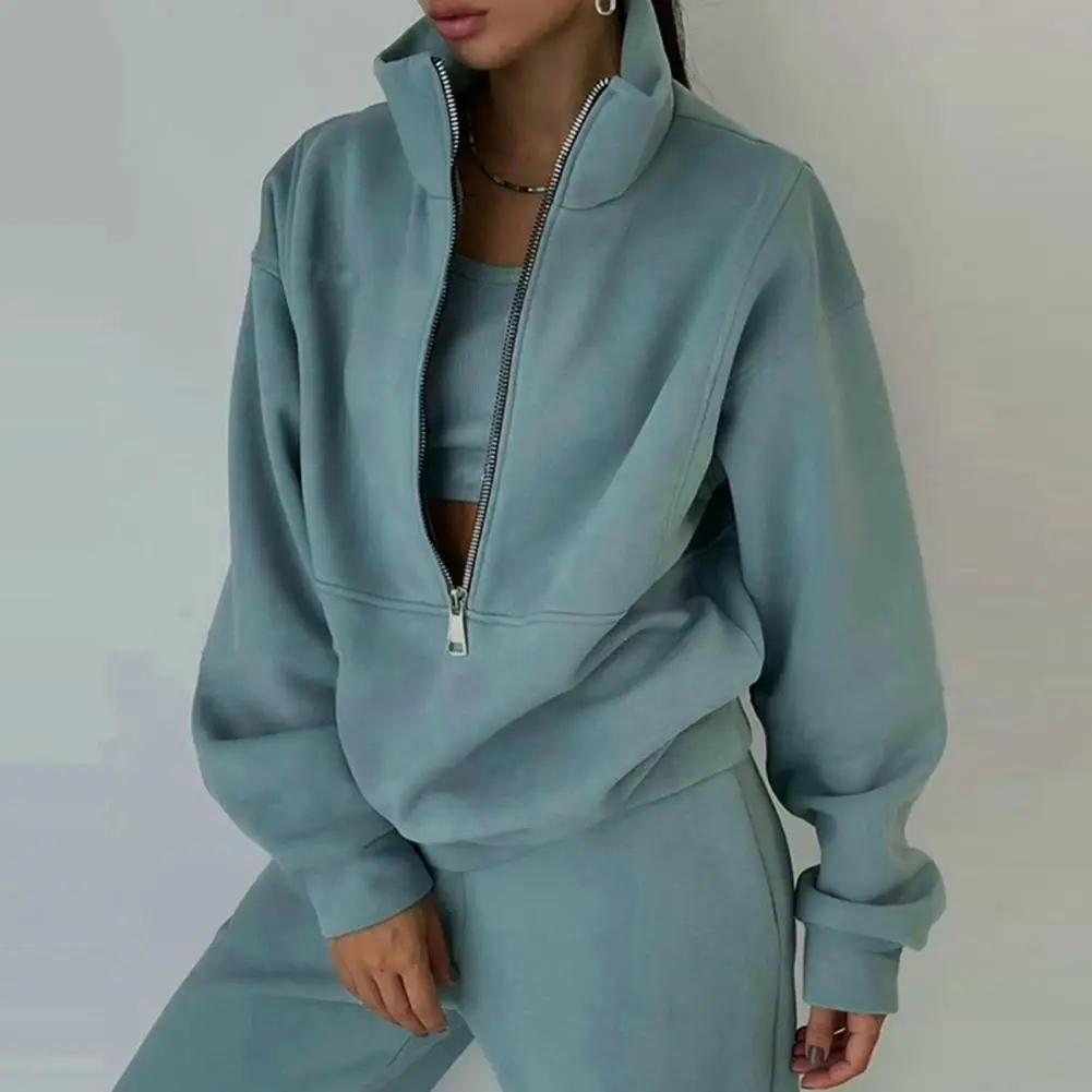 Женский спортивный костюм