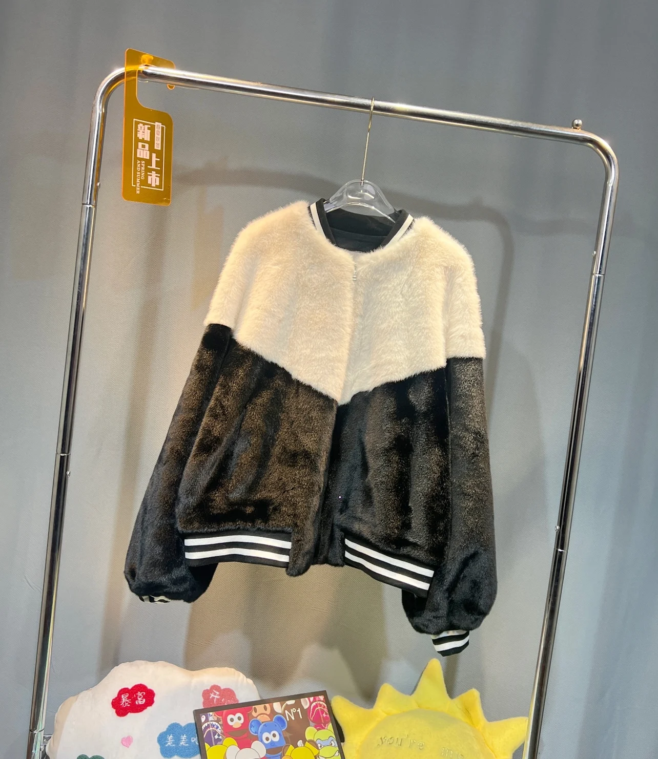 

Европейская мода, куртки из искусственного меха для женщин, новинка 2023, осенне-зимнее плотное пальто из норки на молнии, меховое пальто контрастных цветов с длинным рукавом