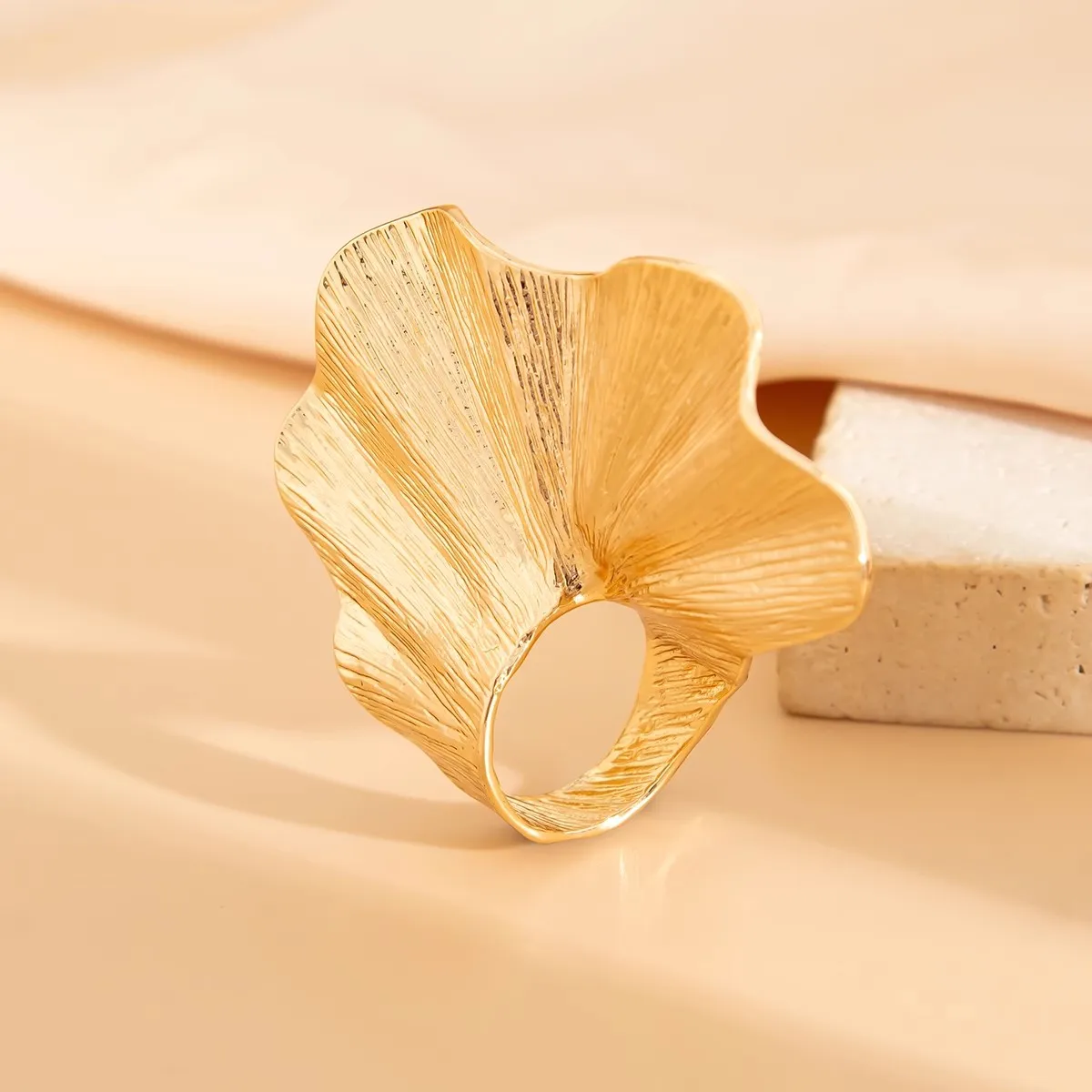 Фото anillo delicado Металлическое кольцо неправильной формы с веером для женщин, преувеличенное, простое, модное, изысканное ювелирное изделие для девочек livraison Erdogan №3
