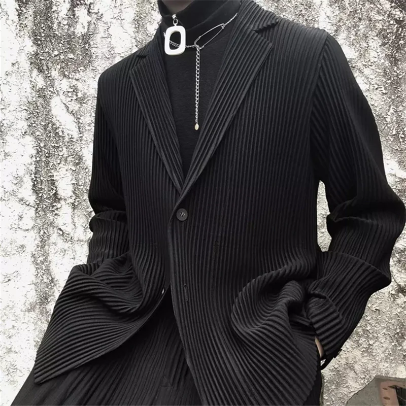 

Plisse Homme Issey Miyake Pleated Fabric Man 's Pleat Pendulous Feeling Leisure Time Versatile Simple Suit Loose Coat