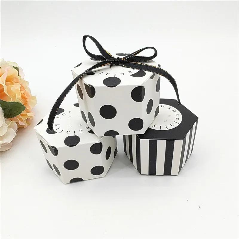 20/50 шт. коробка в черный горошек |