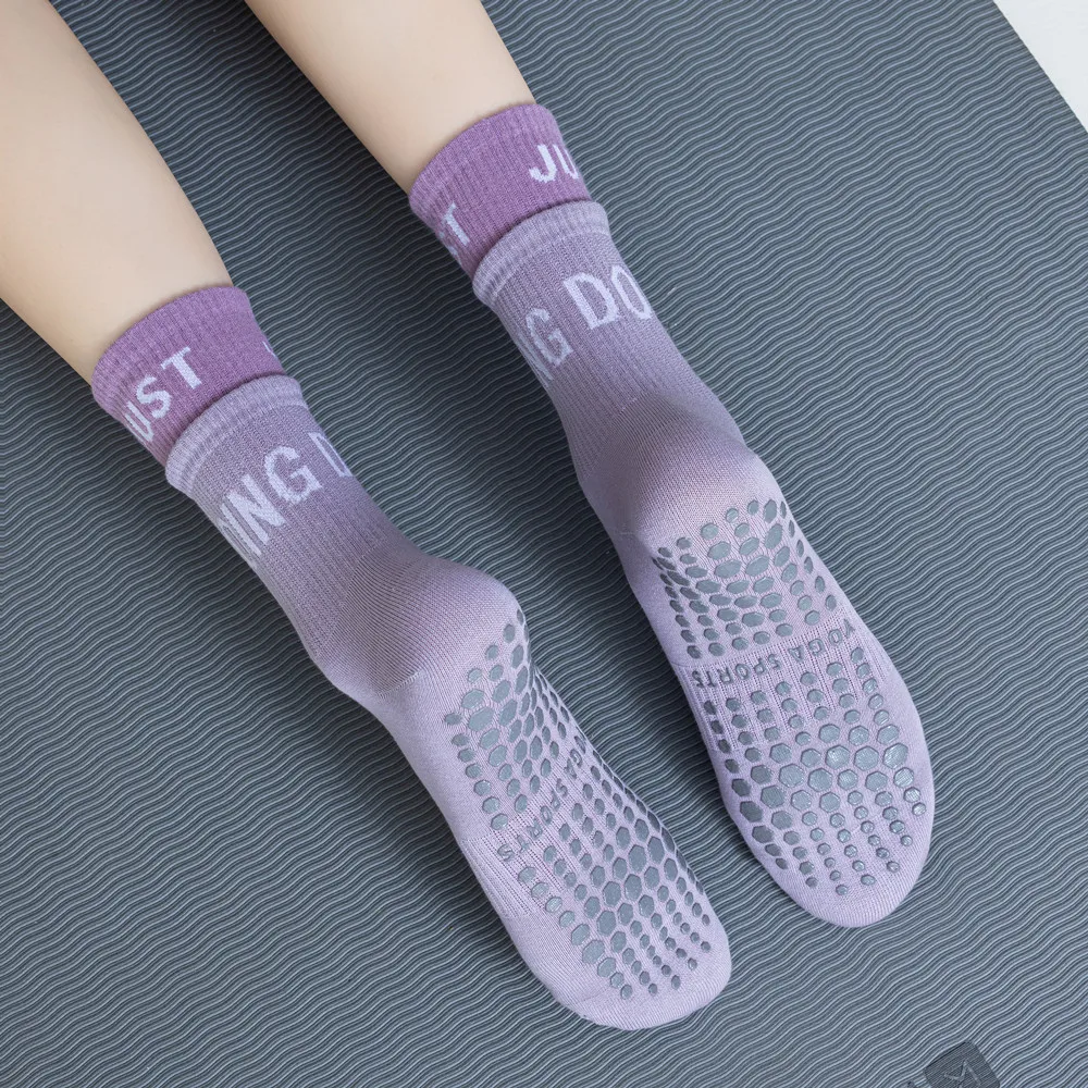 

1pcs Trampoline socks Non Slip Yoga Socks with Grips Women Anti-Skid Socks Sticky Grippers Socks for Pilates Ballet Barre Yoga