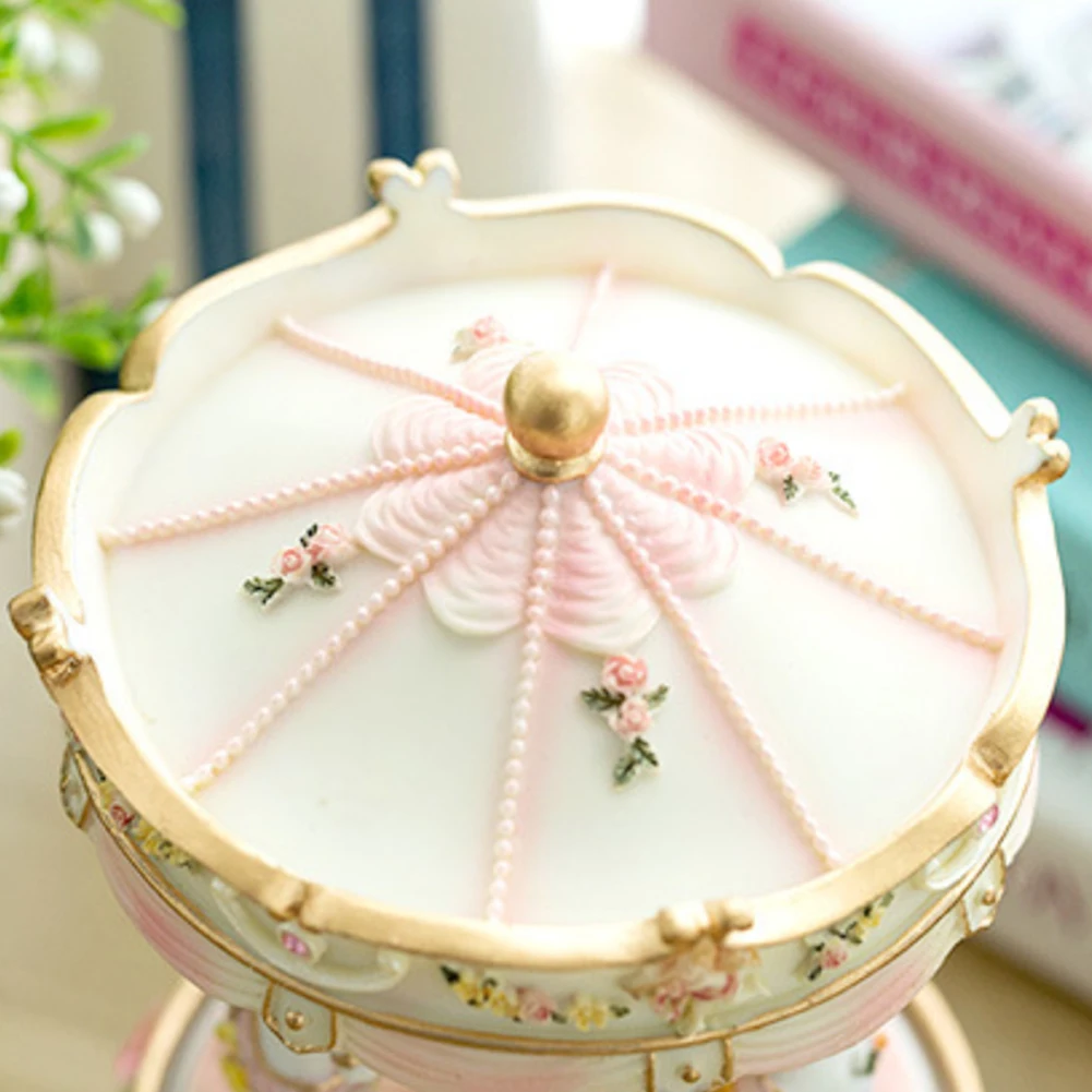 

Valentine's Day Luxury Carousel Home Music Box Craft LED Light Decor Toys Romantic Kid Clockwork Mechanism Color Changing Resin