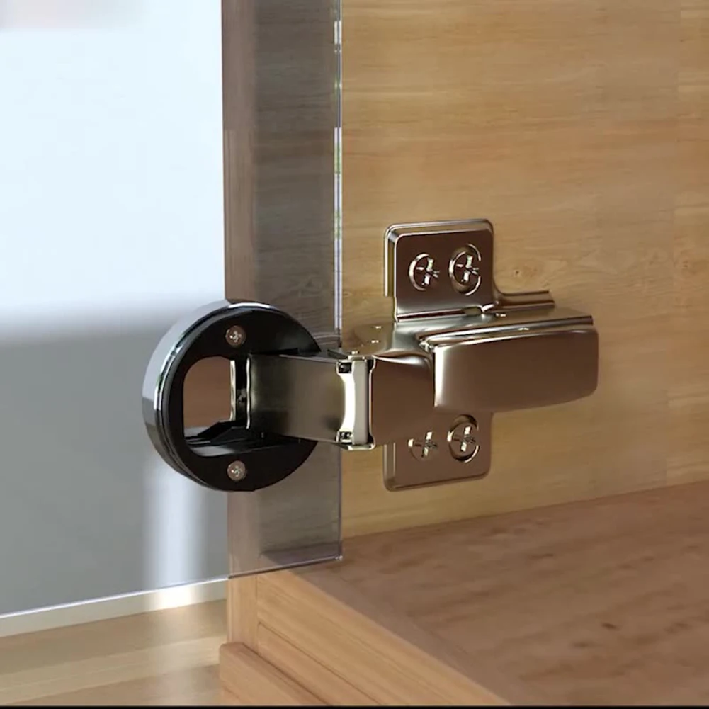 Шкаф-витрина с фиксированной петлей. Изысканно изготовленная петля и держатель